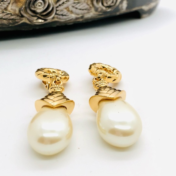 Designer Signed Vintage Pearl Drop Earrings - Picture 5 of 7